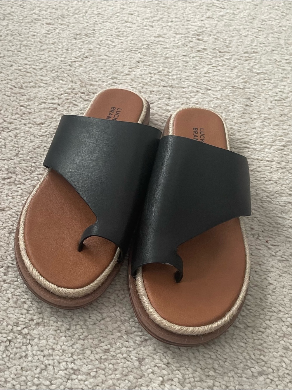 Lucky Brand Kihly Toe Loop Flat Sandals - Picture 3 of 5